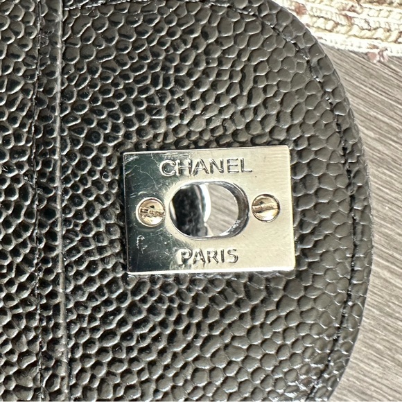 CHANEL Caviar Black Maxi Double Flap Classic Bag ( interior damage) - Picture 5 of 17